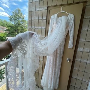 Floor-length wedding veil